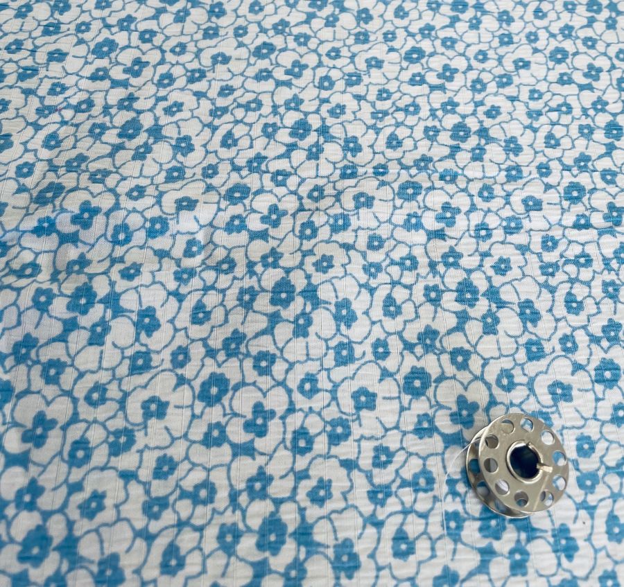 Fabric Modelo – Floral Seersucker light blue